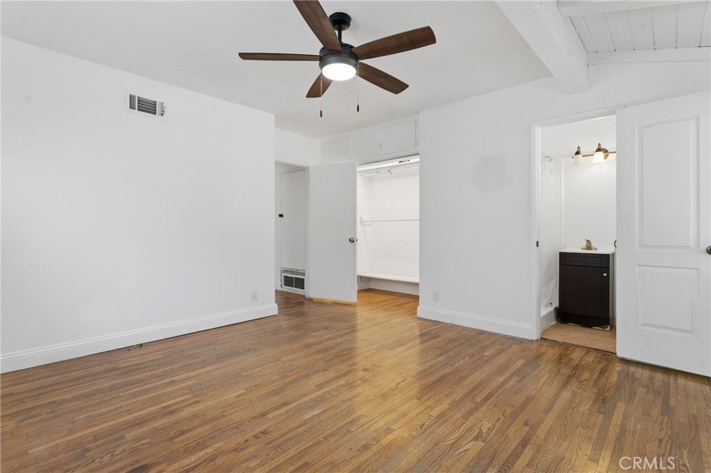 Image 14 of property listing at 22727 Collins Street, Woodland Hills, CA 91367