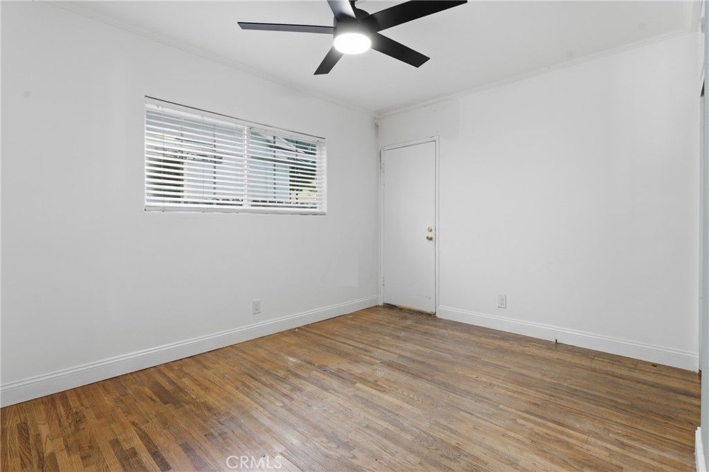 Image 16 of property listing at 22727 Collins Street, Woodland Hills, CA 91367