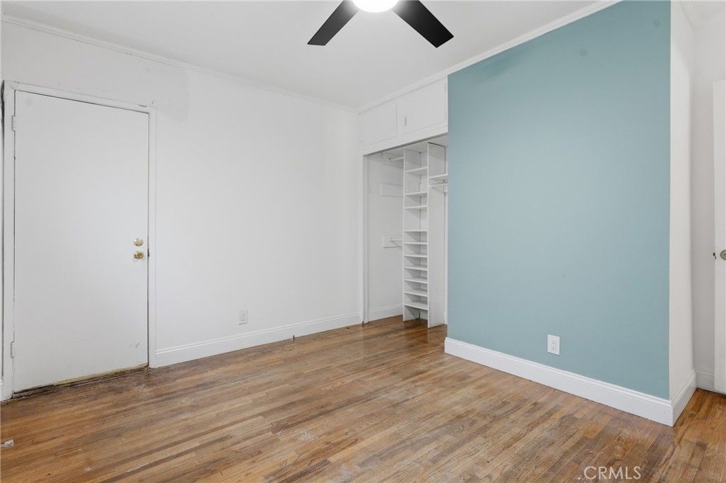 Image 17 of property listing at 22727 Collins Street, Woodland Hills, CA 91367