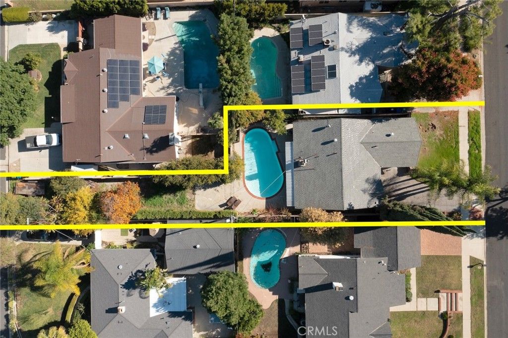 Image 2 of property listing at 22727 Collins Street, Woodland Hills, CA 91367
