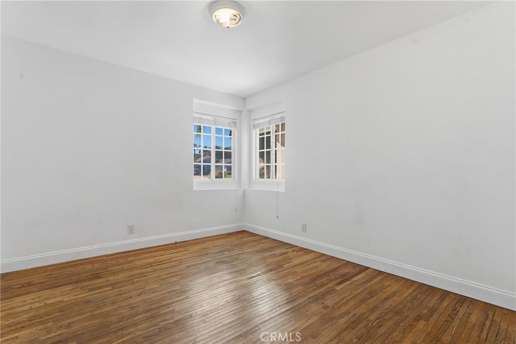 Image 20 of property listing at 22727 Collins Street, Woodland Hills, CA 91367