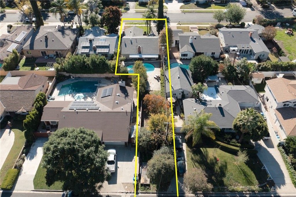 Image 27 of property listing at 22727 Collins Street, Woodland Hills, CA 91367