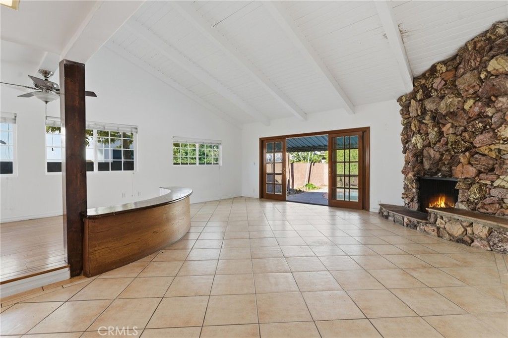 Image 7 of property listing at 22727 Collins Street, Woodland Hills, CA 91367