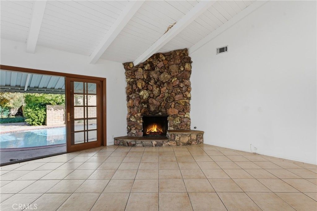 Image 8 of property listing at 22727 Collins Street, Woodland Hills, CA 91367