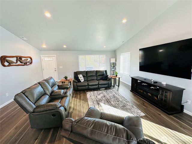 401 Seashore Street SW, Ocean Shores, WA 98569