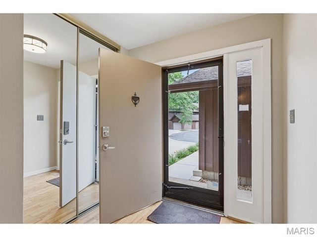 2008 Meadowtree Lane, Kirkwood, MO 63122