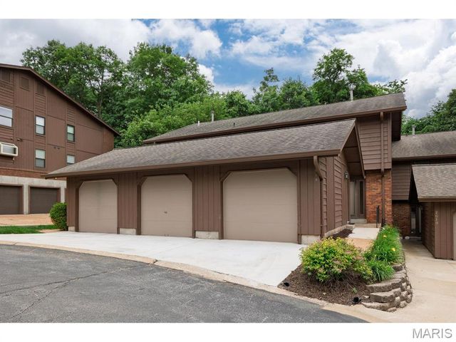 2008 Meadowtree Lane, Kirkwood, MO 63122