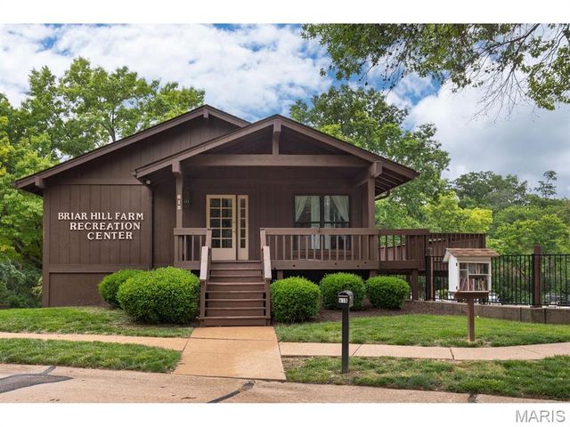 2008 Meadowtree Lane, Kirkwood, MO 63122