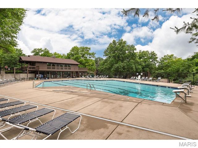 2008 Meadowtree Lane, Kirkwood, MO 63122