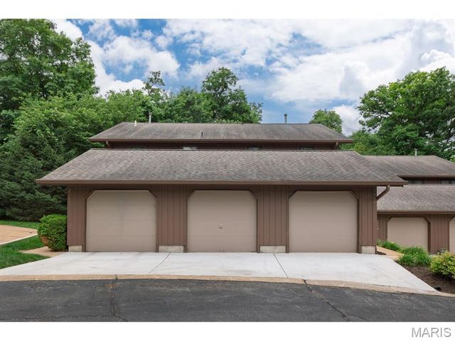 2008 Meadowtree Lane, Kirkwood, MO 63122
