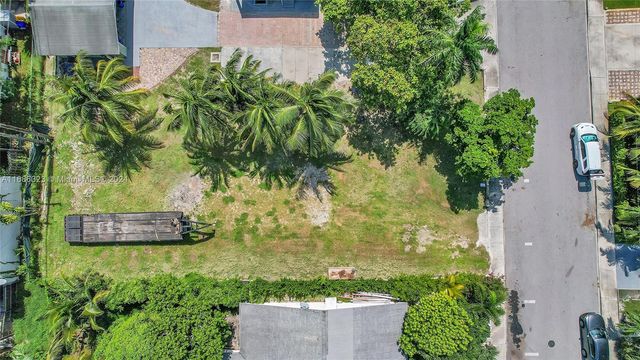 830 S Ridge St, Lake Worth, FL 33460