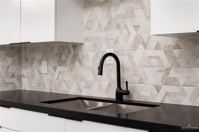 8104 N 51st N Street, Mcallen, TX 78504