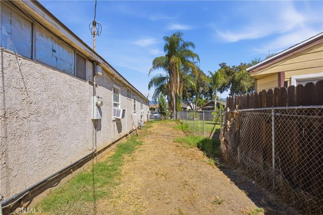 965 Kansas, Colton, CA 92324