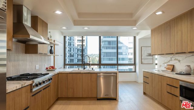 10430 Wilshire Boulevard 802, Los Angeles, CA 90024