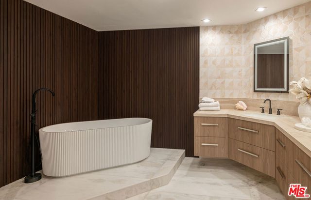 10430 Wilshire Boulevard 802, Los Angeles, CA 90024