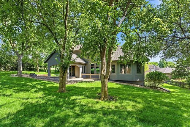 26132 W 108th Place, Olathe, KS 66061