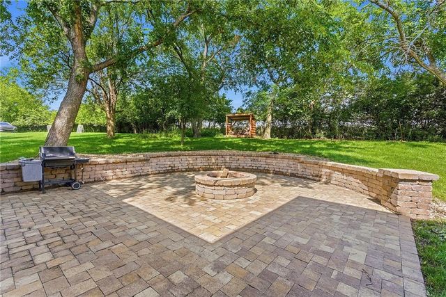 26132 W 108th Place, Olathe, KS 66061
