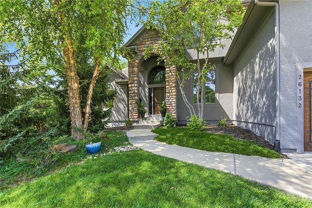 26132 W 108th Place, Olathe, KS 66061