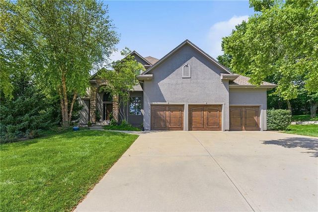 26132 W 108th Place, Olathe, KS 66061