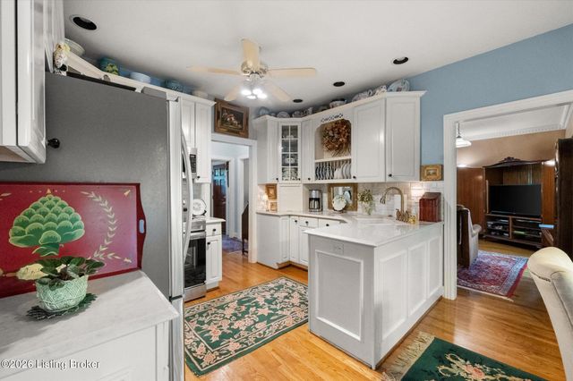 7101 Hickory Valley Rd, Jeffersontown, KY 40299
