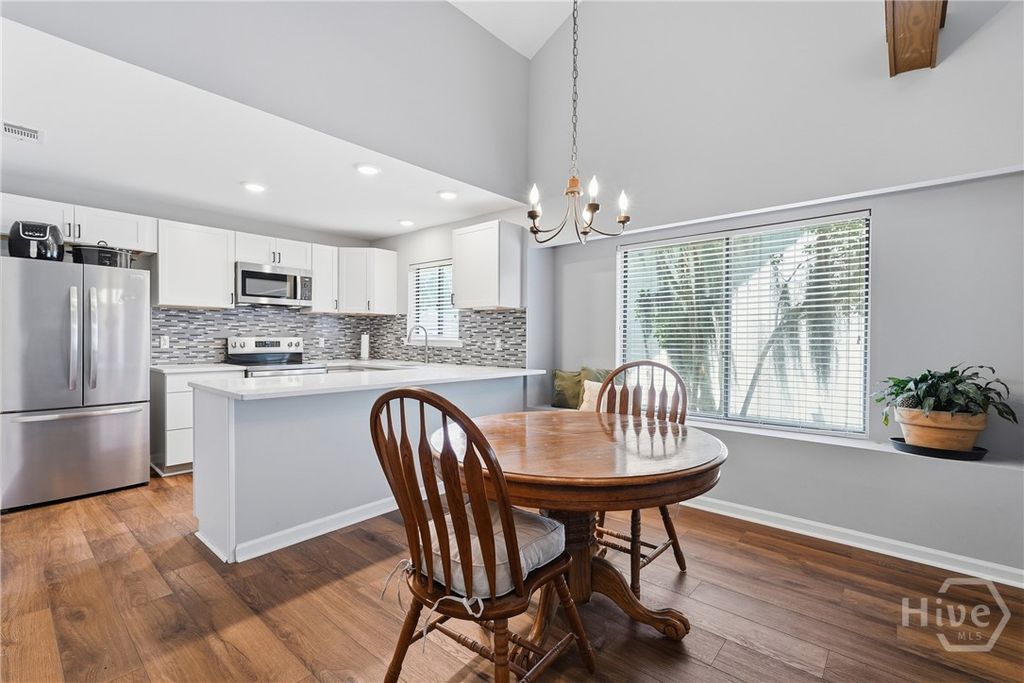 Image 15 of property listing at 4 E Deerwood Road, Savannah, GA 31410