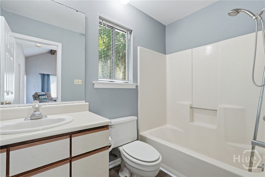 Image 17 of property listing at 4 E Deerwood Road, Savannah, GA 31410