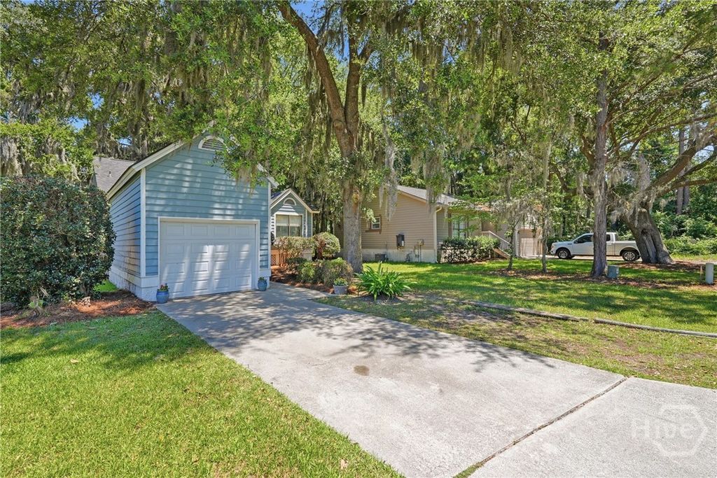 Image 2 of property listing at 4 E Deerwood Road, Savannah, GA 31410