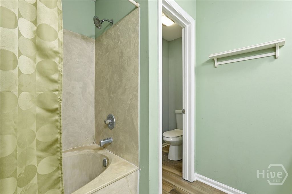 Image 23 of property listing at 4 E Deerwood Road, Savannah, GA 31410