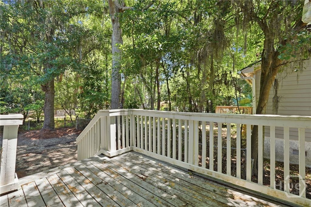 Image 28 of property listing at 4 E Deerwood Road, Savannah, GA 31410