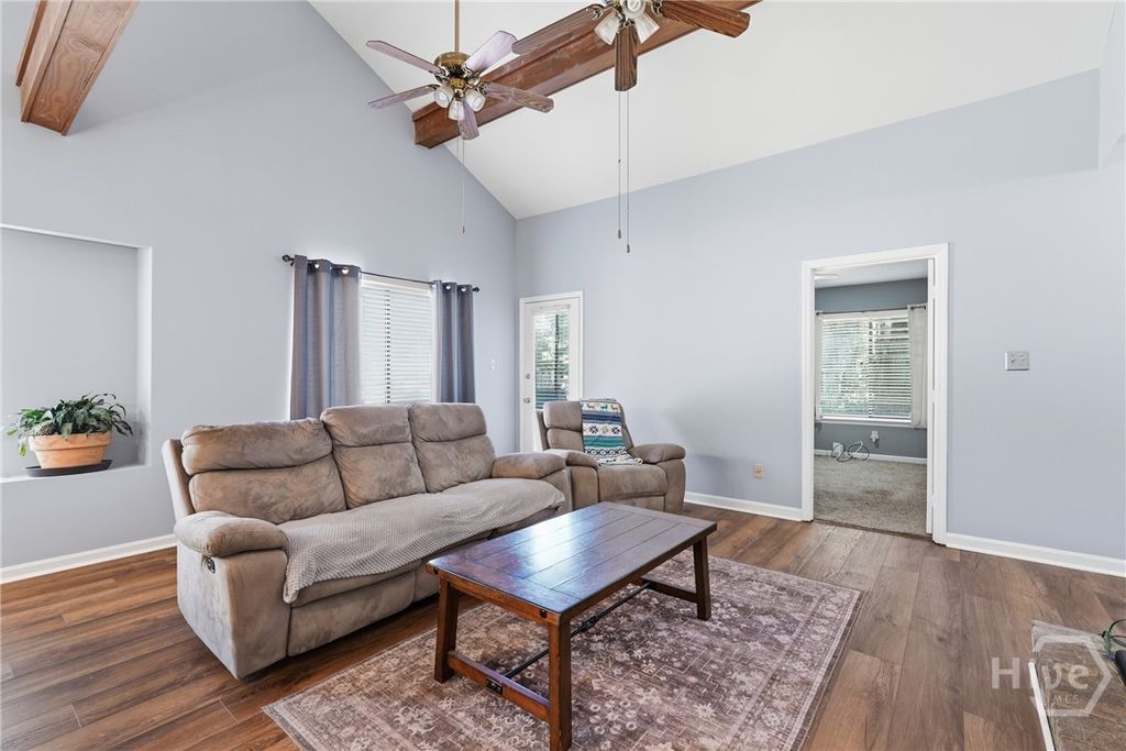 Image 7 of property listing at 4 E Deerwood Road, Savannah, GA 31410