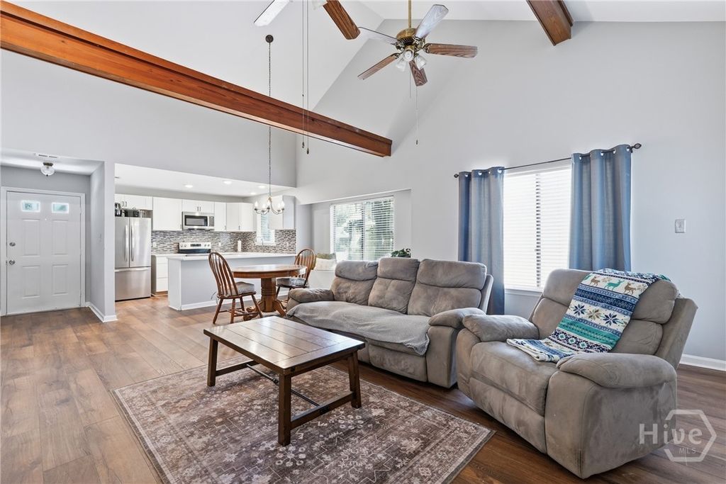 Image 9 of property listing at 4 E Deerwood Road, Savannah, GA 31410
