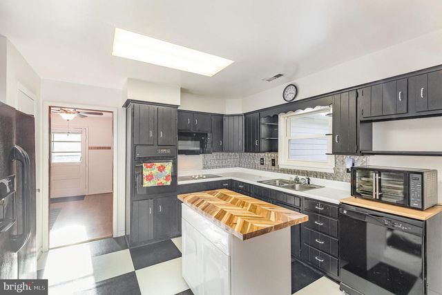 219 CEDAR LN, Colonial Beach, VA 22443