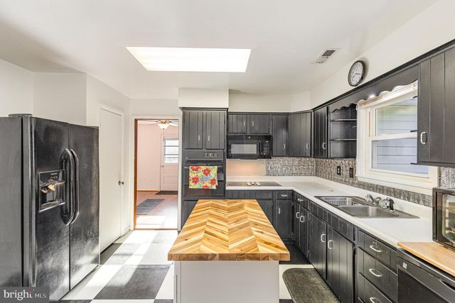 219 CEDAR LN, Colonial Beach, VA 22443