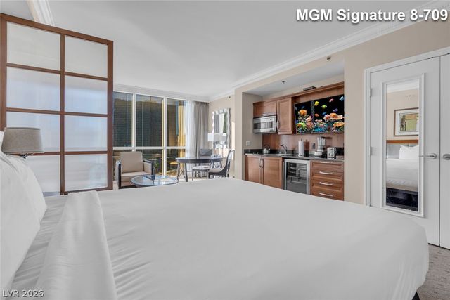 135 East Harmon Avenue 809, Las Vegas, NV 89109