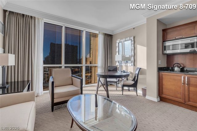 135 East Harmon Avenue 809, Las Vegas, NV 89109