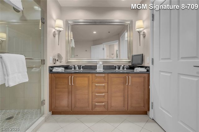 135 East Harmon Avenue 809, Las Vegas, NV 89109