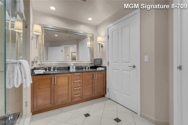 135 East Harmon Avenue 809, Las Vegas, NV 89109