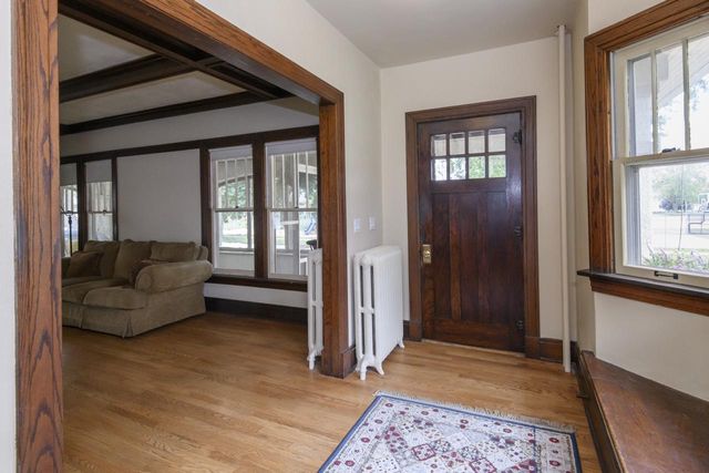 210 Park AVENUE, Mukwonago, WI 53149