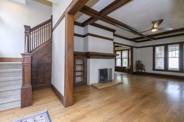 210 Park AVENUE, Mukwonago, WI 53149