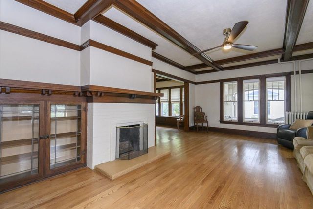 210 Park AVENUE, Mukwonago, WI 53149