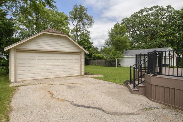 210 Park AVENUE, Mukwonago, WI 53149