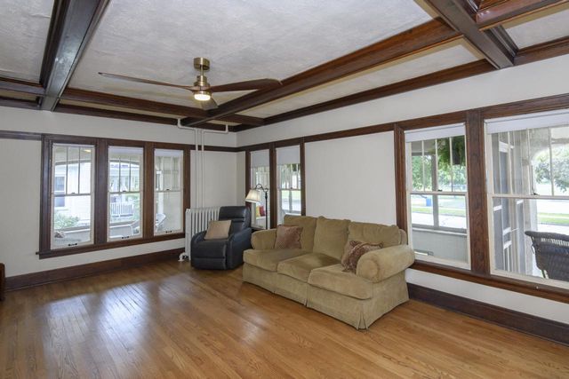 210 Park AVENUE, Mukwonago, WI 53149