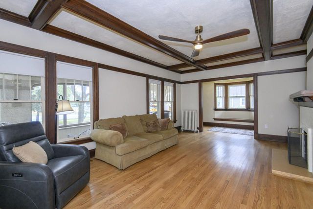 210 Park AVENUE, Mukwonago, WI 53149