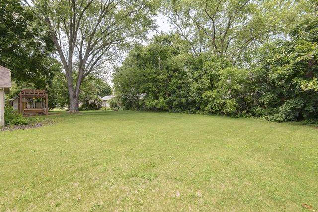 210 Park AVENUE, Mukwonago, WI 53149