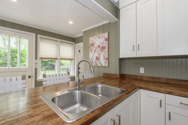 210 Park AVENUE, Mukwonago, WI 53149