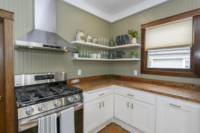 210 Park AVENUE, Mukwonago, WI 53149