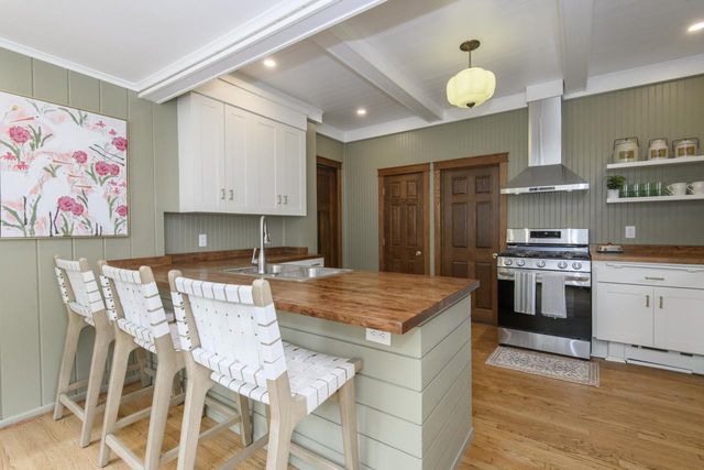 210 Park AVENUE, Mukwonago, WI 53149