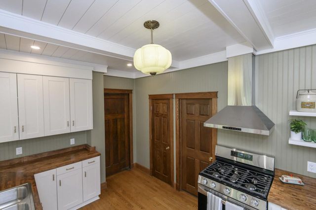 210 Park AVENUE, Mukwonago, WI 53149