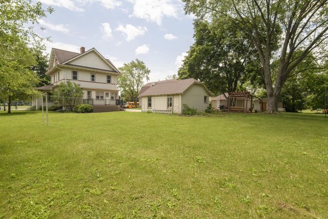 210 Park AVENUE, Mukwonago, WI 53149