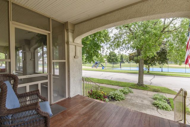210 Park AVENUE, Mukwonago, WI 53149